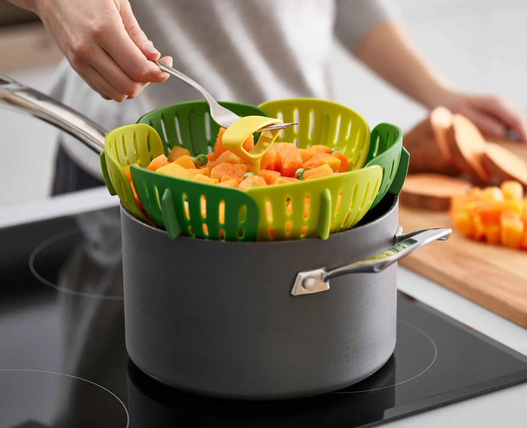 Joseph Joseph Bloom™ Folding Steamer Basket- Kitchen Utensils & Gadgets