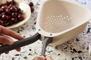 Joseph Joseph Droplet Large White Colander with Folding Handle- Colanders & Strainers