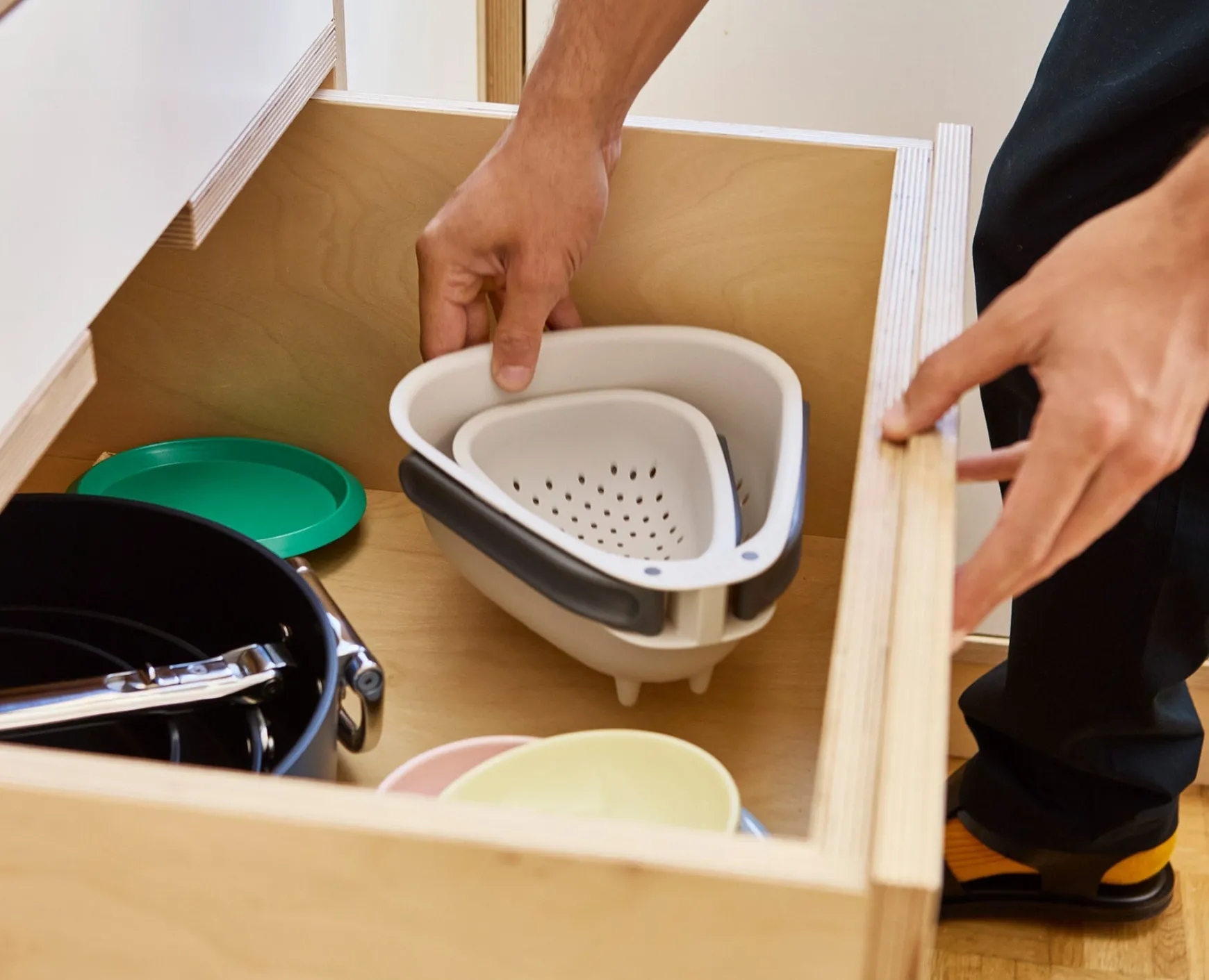 Joseph Joseph Droplet Large White Colander with Folding Handle- Colanders & Strainers