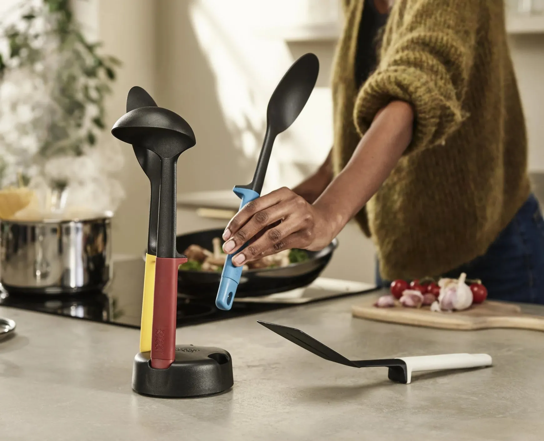 Joseph Joseph Elevate™ Slim 4-piece Utensil Set with Storage Stand- Kitchen Utensils & Gadgets