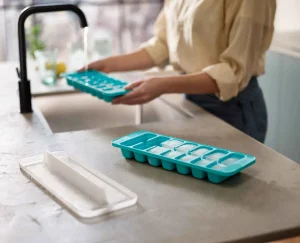 Joseph Joseph Flow™ Pack of 2 Easy-fill Ice-cube Trays- Barware